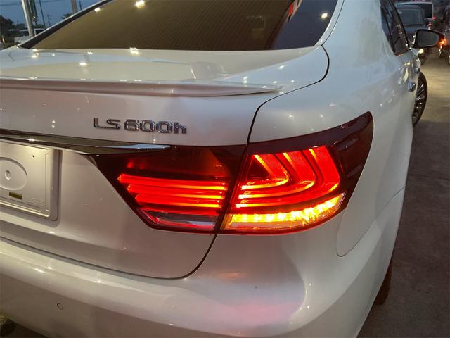 ＬＳ ＬＳ６００ｈ　バージョンＬ　サンルーフ　エアサスコントローラー　ナイトビュー付プリクラッシュセーフティ　ＬＫＡ　ＢＳＭ　ステアリングヒーター　後期　２０インチＡＷ　セミアニリン革シート　Ｂｌｕｅｔｏｏｔｈ　後席マッサージ　ＥＴＣ（23枚目）