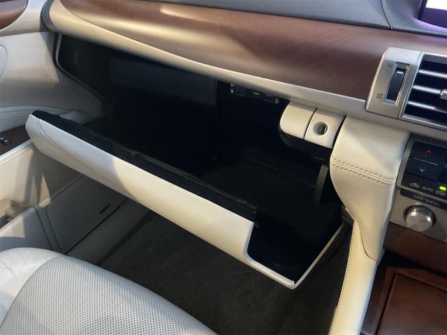 ＬＳ ＬＳ６００ｈ　バージョンＬ　サンルーフ　エアサスコントローラー　ナイトビュー付プリクラッシュセーフティ　ＬＫＡ　ＢＳＭ　ステアリングヒーター　後期　２０インチＡＷ　セミアニリン革シート　Ｂｌｕｅｔｏｏｔｈ　後席マッサージ　ＥＴＣ（54枚目）