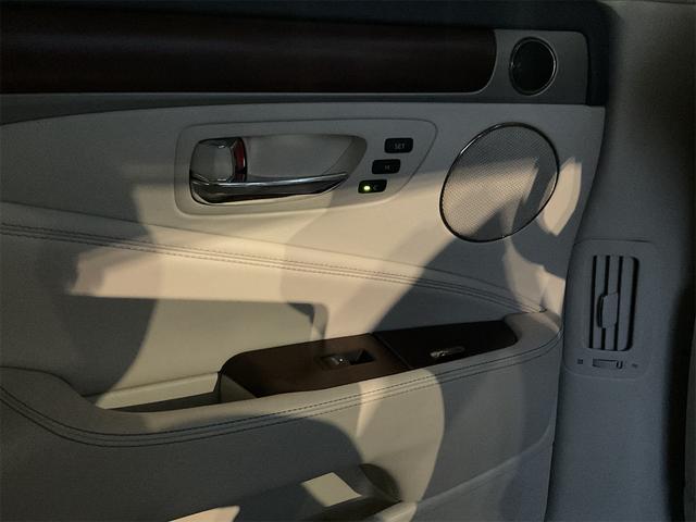 ＬＳ ＬＳ６００ｈ　バージョンＬ　サンルーフ　エアサスコントローラー　ナイトビュー付プリクラッシュセーフティ　ＬＫＡ　ＢＳＭ　ステアリングヒーター　後期　２０インチＡＷ　セミアニリン革シート　Ｂｌｕｅｔｏｏｔｈ　後席マッサージ　ＥＴＣ（62枚目）