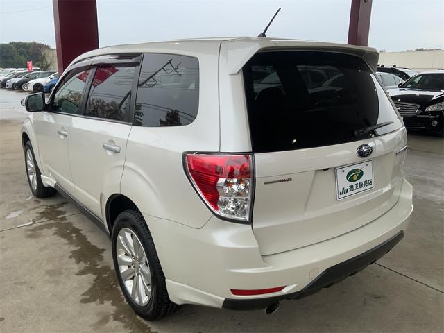 フォレスター ２．０ＸＳ　前後ドラレコ　ナビ　Ｂｌｕｅｔｏｏｔｈ　バックカメラ　ＥＴＣ　シートヒーター　パワーシート　コーナーセンサー　クルーズコントロール　１７インチＡＷ　ステアリングスイッチ　ＨＩＤヘッド　ＳＤ（9枚目）