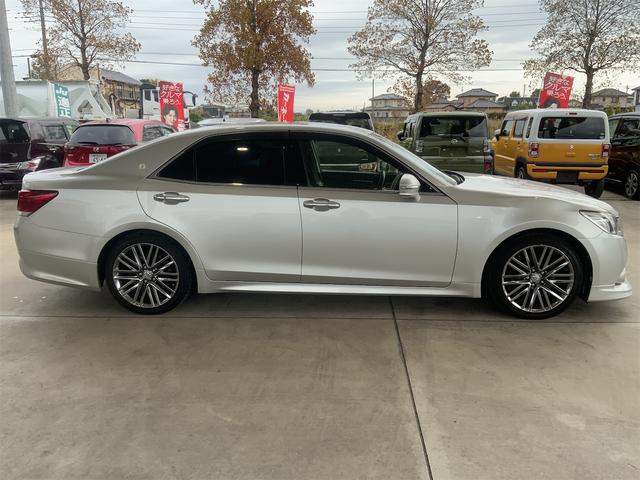 クラウン アスリートＧ　ムーンルーフ　モデリスタエアロ　黒革シート　シートヒーター・ベンチレーション　ナビ　バックカメラ　パワーシート　ＨＩＤヘッド　イージークローザー　ＬＥＤフォグ　１８インチＡＷ　ＥＴＣ　１０スピーカー（4枚目）