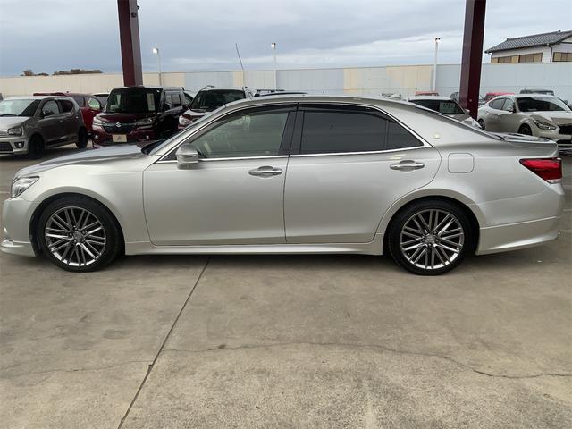 クラウン アスリートＧ　ムーンルーフ　モデリスタエアロ　黒革シート　シートヒーター・ベンチレーション　ナビ　バックカメラ　パワーシート　ＨＩＤヘッド　イージークローザー　ＬＥＤフォグ　１８インチＡＷ　ＥＴＣ　１０スピーカー（5枚目）