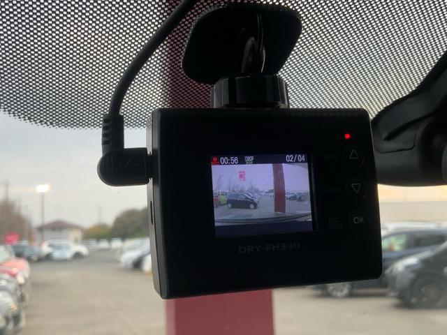 デュアリス ２０Ｇ　ＦＯＵＲ　スタイリッシュガラスサンルーフ　ドラレコ　カーウィングスビ　Ｂｌｕｅｔｏｏｔｈ　バックカメラ　ＨＩＤヘッド　スマートキー　プッシュスタート　サイドカメラ　ステアリングスイッチ　１７インチＡＷ（15枚目）