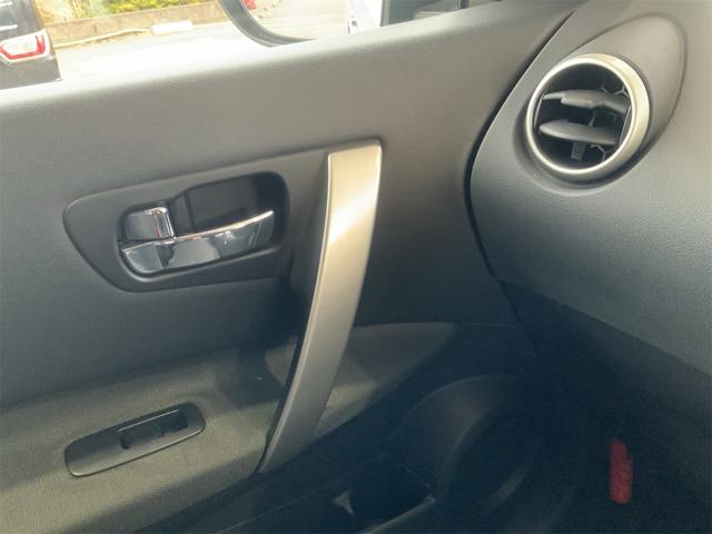 デュアリス ２０Ｇ　ＦＯＵＲ　スタイリッシュガラスサンルーフ　ドラレコ　カーウィングスビ　Ｂｌｕｅｔｏｏｔｈ　バックカメラ　ＨＩＤヘッド　スマートキー　プッシュスタート　サイドカメラ　ステアリングスイッチ　１７インチＡＷ（42枚目）