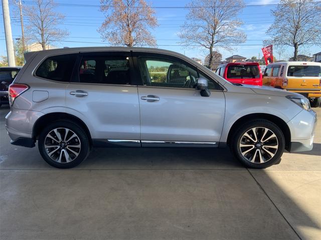 フォレスター ２．０ＸＴ　アイサイト　９インチフローティングナビ　ドラレコ　純正ＳＴｉエアロ　アドバンスドセーフティ　パワーシート　シートヒーター　ＥＴＣ　ＬＥＤヘッド　Ｂｌｕｅｔｏｏｔｈ　スマートキー　プッシュスタート　１８インチＡＷ（4枚目）