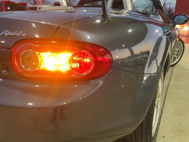 ロードスター ＶＳ　ＲＨＴ　Ｒパッケージ　ＲＥＣＡＲＯシート　ＢＢＳ製１７インチＡＷ　アルカンターラ革コンビシート　タワーバー　ナビ　ＥＴＣ　バックカメラ　シートヒーター　ステアリングスイッチ　パドルシフト　ＨＩＤヘッド　フォグ（53枚目）