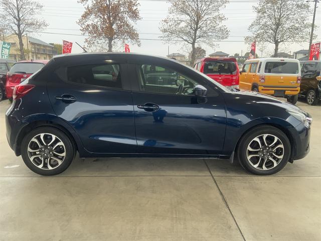 デミオ ＸＤツーリング　６ＭＴ　マツコネ　ＬＥＤヘッド　ＥＴＣ　Ｂｌｕｅｔｏｏｔｈ　クルコン　スマートキー　プッシュスタート　ＵＳＢ　ＳＤ　フォグ　シートカバー　フルセグ地デジＴＶ　ステアリングスイッチ　衝突軽減　Ｐガラス（4枚目）