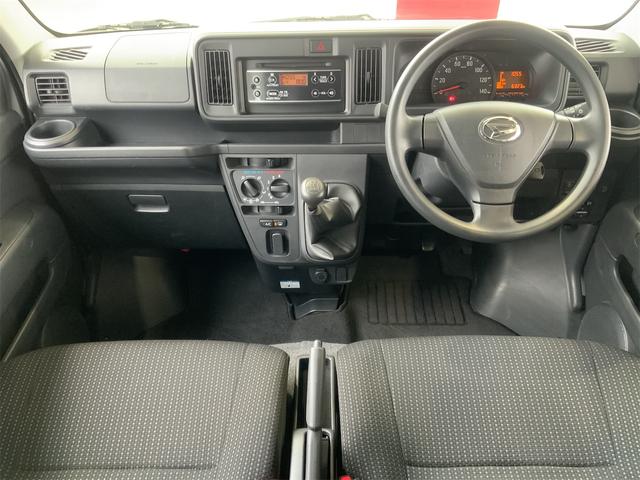 ハイゼットカーゴ クルーズＳＡＩＩＩ　ＬＥＤヘッドライト　ビジネスパック　純正オーディオ　スマートアシスト　ＡＴハイビーム　キーレス　衝突軽減　ＣＤ・ＡＵＸ　電動格納ミラー　パワーウインドウ　リアベンチシート　コーナーセンサー　ＬＫＡ（10枚目）