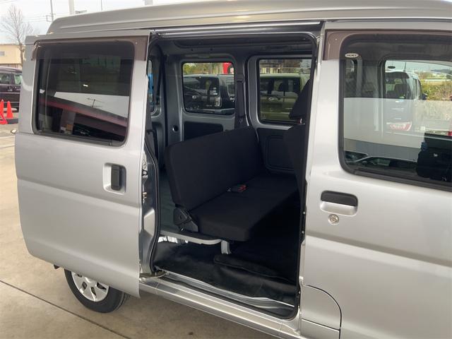 ハイゼットカーゴ クルーズＳＡＩＩＩ　ＬＥＤヘッドライト　ビジネスパック　純正オーディオ　スマートアシスト　ＡＴハイビーム　キーレス　衝突軽減　ＣＤ・ＡＵＸ　電動格納ミラー　パワーウインドウ　リアベンチシート　コーナーセンサー　ＬＫＡ（25枚目）