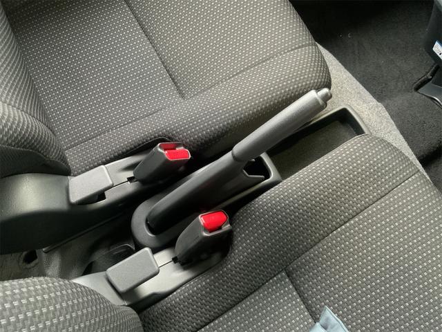 ハイゼットカーゴ クルーズＳＡＩＩＩ　ＬＥＤヘッドライト　ビジネスパック　純正オーディオ　スマートアシスト　ＡＴハイビーム　キーレス　衝突軽減　ＣＤ・ＡＵＸ　電動格納ミラー　パワーウインドウ　リアベンチシート　コーナーセンサー　ＬＫＡ（31枚目）