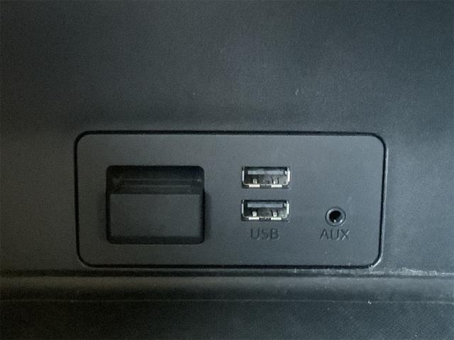 当店では仕入れた車両を全車商品管理センターにて室内クリーニングや外装の磨き施工等、徹底した商品車仕上げを行っております。良質な車両だからこそ、掲載写真の加工は一切行っておりません！！！