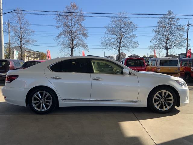 ＬＳ ＬＳ６００ｈ　バージョンＣ　Ｉパッケージ　サンルーフ　プリクラッシュセーフティシステム　レーダークルーズ　ＢＳＭ　エアサスコントローラ　ホワイトセミアニリン革　ＬＥＤヘッド　オートトランク　シートヒーター・ベンチレーション　ＥＴＣ（5枚目）