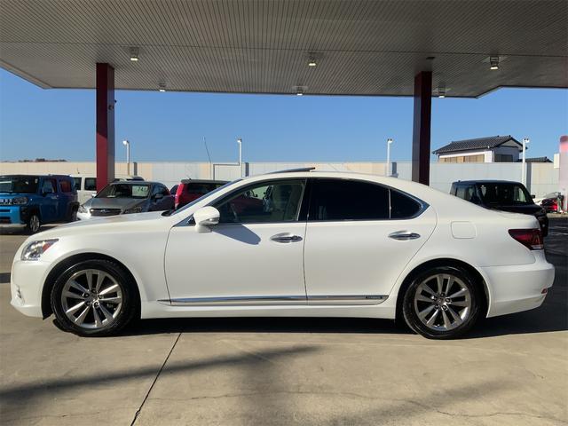 ＬＳ ＬＳ６００ｈ　バージョンＣ　Ｉパッケージ　サンルーフ　プリクラッシュセーフティシステム　レーダークルーズ　ＢＳＭ　エアサスコントローラ　ホワイトセミアニリン革　ＬＥＤヘッド　オートトランク　シートヒーター・ベンチレーション　ＥＴＣ（6枚目）