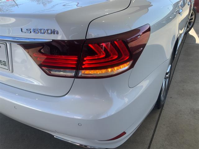 ＬＳ ＬＳ６００ｈ　バージョンＣ　Ｉパッケージ　サンルーフ　プリクラッシュセーフティシステム　レーダークルーズ　ＢＳＭ　エアサスコントローラ　ホワイトセミアニリン革　ＬＥＤヘッド　オートトランク　シートヒーター・ベンチレーション　ＥＴＣ（63枚目）