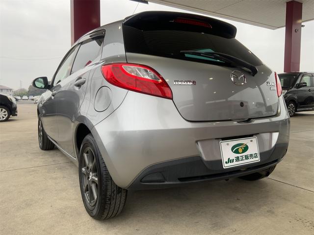 デミオ 13-スカイアクティブ シューティングスタースポルト コンフォートPKG LEDヘッド ETC ナビ フルセグ地デジTV スマートキー ガンメタ14インチAW フォグライト アイドリングストップ 革巻きステアリング レインセンサーワイパー オートライト(9枚目)