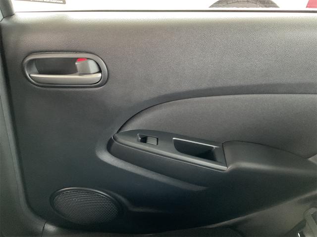 デミオ 13-スカイアクティブ シューティングスタースポルト コンフォートPKG LEDヘッド ETC ナビ フルセグ地デジTV スマートキー ガンメタ14インチAW フォグライト アイドリングストップ 革巻きステアリング レインセンサーワイパー オートライト(44枚目)