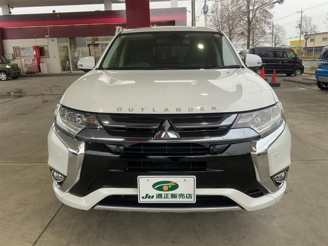アウトランダーPHEV Gプレミアムパッケージ 前後ドラレコ 後席フリップダウンモニター ロックフォード 黒革シート eアシスト 全方位カメラ Bluetooth フルセグジTV LEDヘッド レーダークルーズ 誤発進抑制 LKA シートヒーター(2枚目)