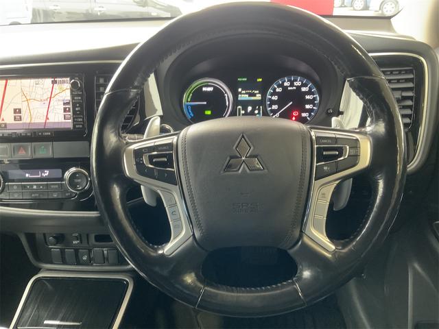 アウトランダーPHEV Gプレミアムパッケージ 前後ドラレコ 後席フリップダウンモニター ロックフォード 黒革シート eアシスト 全方位カメラ Bluetooth フルセグジTV LEDヘッド レーダークルーズ 誤発進抑制 LKA シートヒーター(16枚目)