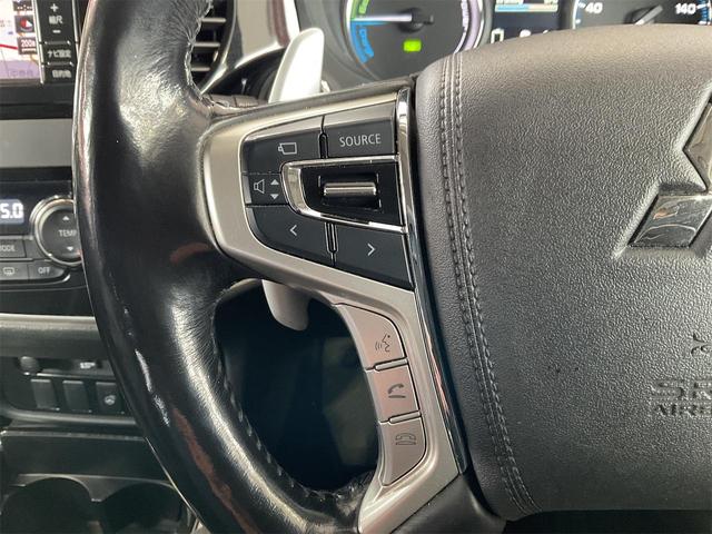 アウトランダーPHEV Gプレミアムパッケージ 前後ドラレコ 後席フリップダウンモニター ロックフォード 黒革シート eアシスト 全方位カメラ Bluetooth フルセグジTV LEDヘッド レーダークルーズ 誤発進抑制 LKA シートヒーター(35枚目)