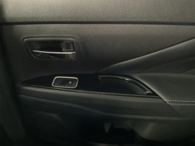 アウトランダーPHEV Gプレミアムパッケージ 前後ドラレコ 後席フリップダウンモニター ロックフォード 黒革シート eアシスト 全方位カメラ Bluetooth フルセグジTV LEDヘッド レーダークルーズ 誤発進抑制 LKA シートヒーター(53枚目)