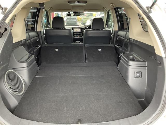 アウトランダーPHEV Gプレミアムパッケージ 前後ドラレコ 後席フリップダウンモニター ロックフォード 黒革シート eアシスト 全方位カメラ Bluetooth フルセグジTV LEDヘッド レーダークルーズ 誤発進抑制 LKA シートヒーター(57枚目)