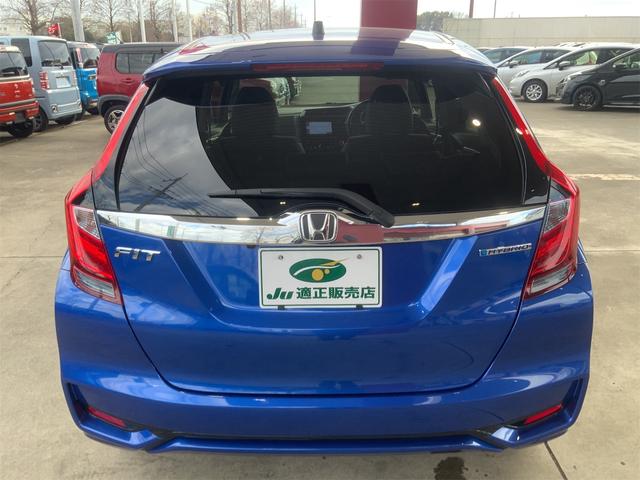 フィットハイブリッド L ホンダセンシング インターナビ LEDヘッド バックカメラ Bluetooth ETC レーダークルーズ LKAS CMBS 誤発進抑制 標識認識 LEDフォグ ステアリングスイッチ スマートキー プッシュスタート(3枚目)