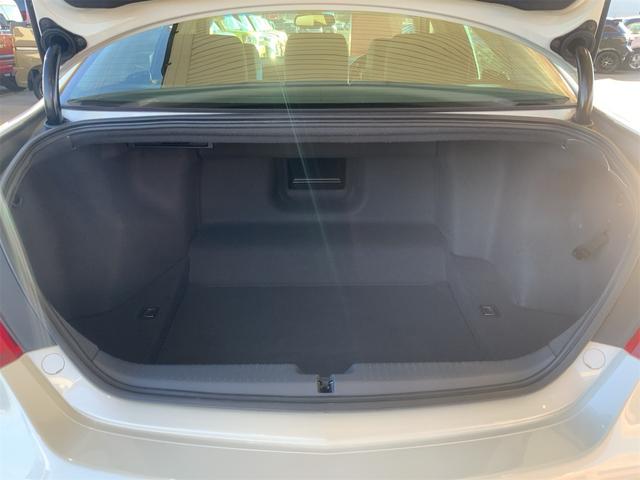 レジェンド ベースグレード　ユーロパッケージ　ＢＯＳＥサラウンドシステム　黒革シート　Ｂｌｕｅｔｏｏｔｈ　シートヒーター・ベンチレーション　天童木工　ＨＩＤヘッド　インターナビ　バックカメラ　ＥＴＣ　専用チューニングサス（18枚目）