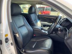 使用感が出やすいとされる運転席も、ほとんどダメージもなく、非常にキレイな状態です！！ 5