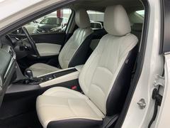 使用感が出やすいとされる運転席も、ほとんどダメージもなく、非常にキレイな状態です！！ 3