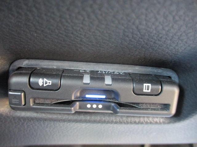 フィット クロスター　純正ナビ　衝突被害軽減ブレーキ　障害物センサー　バックカメラ　ＥＴＣ　ＣＤ　ＳＤ　ＵＳＢ　ドライブレコーダー（18枚目）