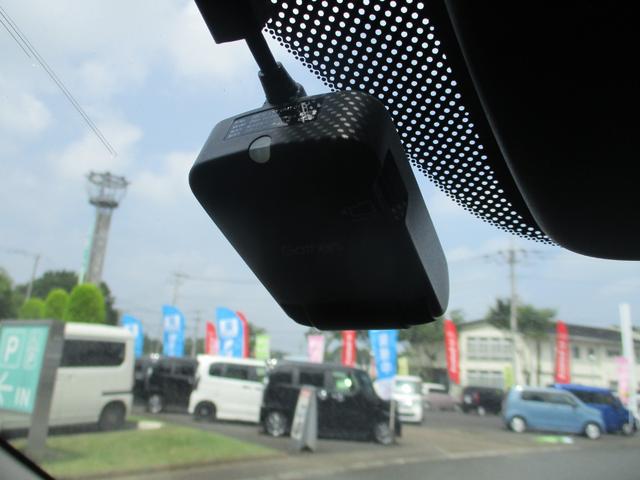 シビック セダン　バックカメラ　ＥＴＣ　電動シート　シートヒーター　ドライブレコーダー　盗難防止装置　レザーシート（21枚目）