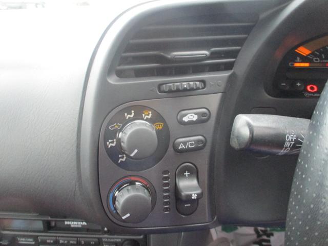 Ｓ２０００ ベースグレード　６速ＭＴ　電動ソフトトップ　純正１６インチアルミホイール　レザーシート　ＨＩＤヘッドライト　ＡＢＳ　電動パワステ　パワーウインドウ（9枚目）