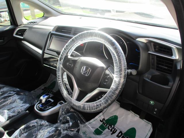 フィットハイブリッド Ｌパッケージ　バックカメラ　ＥＴＣ　純正ナビ　衝突被害軽減ブレーキ　盗難防止装置（3枚目）