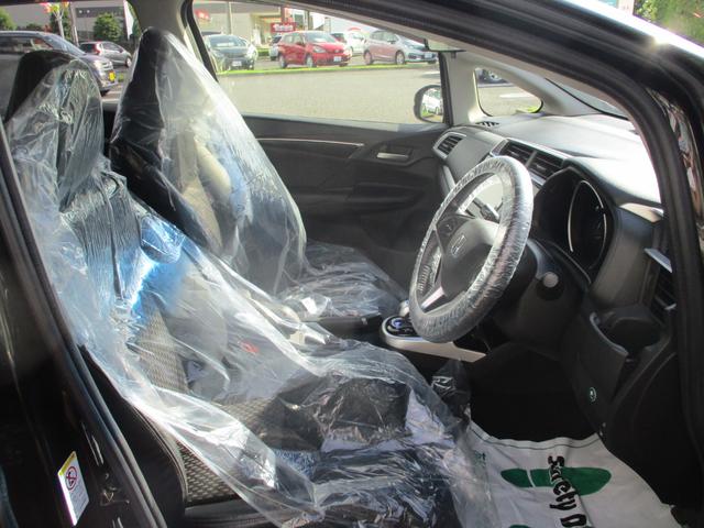 フィットハイブリッド Ｌパッケージ　バックカメラ　ＥＴＣ　純正ナビ　衝突被害軽減ブレーキ　盗難防止装置（4枚目）