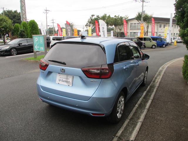 フィット ｅ：ＨＥＶホーム　バックカメラ　ＥＴＣ　純正ナビ　衝突被害軽減ブレーキ　ドライブレコーダー　盗難防止装置（2枚目）