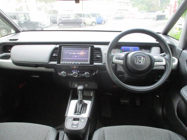 フィット ｅ：ＨＥＶホーム　バックカメラ　ＥＴＣ　純正ナビ　衝突被害軽減ブレーキ　ドライブレコーダー　盗難防止装置（5枚目）