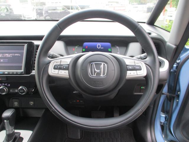 フィット ｅ：ＨＥＶホーム　バックカメラ　ＥＴＣ　純正ナビ　衝突被害軽減ブレーキ　ドライブレコーダー　盗難防止装置（6枚目）