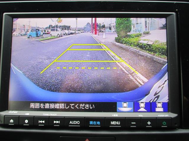 フィット ｅ：ＨＥＶホーム　バックカメラ　ＥＴＣ　純正ナビ　衝突被害軽減ブレーキ　ドライブレコーダー　盗難防止装置（8枚目）