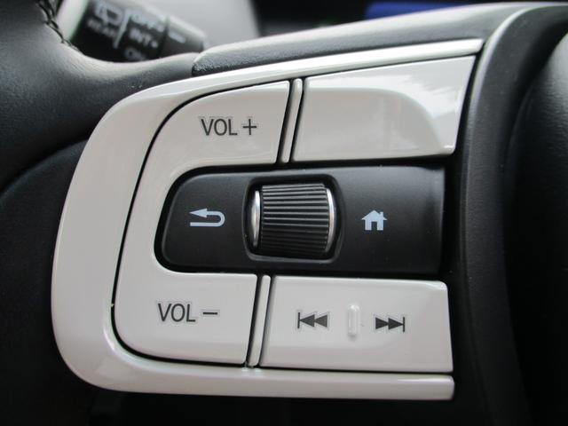 フィット ｅ：ＨＥＶホーム　バックカメラ　ＥＴＣ　純正ナビ　衝突被害軽減ブレーキ　ドライブレコーダー　盗難防止装置（18枚目）