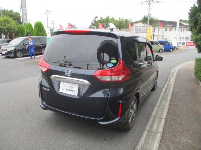 フリード Ｇ・ホンダセンシング　バックカメラ　ＥＴＣ　純正ナビ　衝突被害軽減ブレーキ　両側電動スライドドア　３列シート　ベンチシート　シートヒーター　ドライブレコーダー　後席モニター（2枚目）