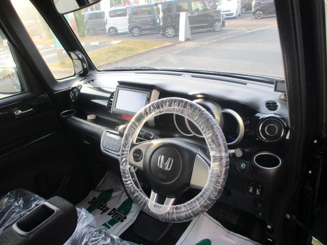 Ｎ－ＢＯＸカスタム ＧＳＳブラックスタイルパッケージ　フルセグＴＶ　ＣＤ／ＤＶＤ　純正ナビ　Ｂｌｕｅｔｏｏｔｈオーディオ　シートヒーター　両側電動スライドドア　オートリトラミラー　ＥＴＣ　バックカメラ　ステアリングリモコン　ハーフレザーシート（3枚目）