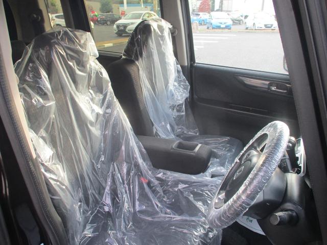 Ｎ－ＢＯＸカスタム ＧＳＳブラックスタイルパッケージ　フルセグＴＶ　ＣＤ／ＤＶＤ　純正ナビ　Ｂｌｕｅｔｏｏｔｈオーディオ　シートヒーター　両側電動スライドドア　オートリトラミラー　ＥＴＣ　バックカメラ　ステアリングリモコン　ハーフレザーシート（4枚目）