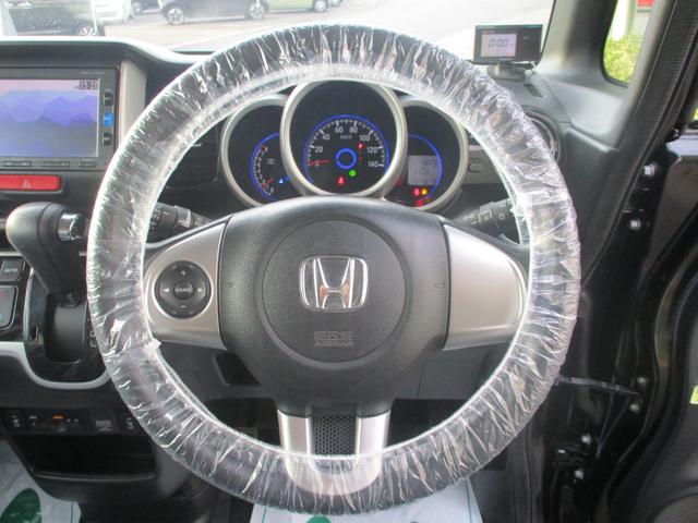 Ｎ－ＢＯＸカスタム ＧＳＳブラックスタイルパッケージ　フルセグＴＶ　ＣＤ／ＤＶＤ　純正ナビ　Ｂｌｕｅｔｏｏｔｈオーディオ　シートヒーター　両側電動スライドドア　オートリトラミラー　ＥＴＣ　バックカメラ　ステアリングリモコン　ハーフレザーシート（6枚目）