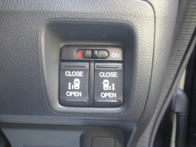 Ｎ－ＢＯＸカスタム ＧＳＳブラックスタイルパッケージ　フルセグＴＶ　ＣＤ／ＤＶＤ　純正ナビ　Ｂｌｕｅｔｏｏｔｈオーディオ　シートヒーター　両側電動スライドドア　オートリトラミラー　ＥＴＣ　バックカメラ　ステアリングリモコン　ハーフレザーシート（17枚目）