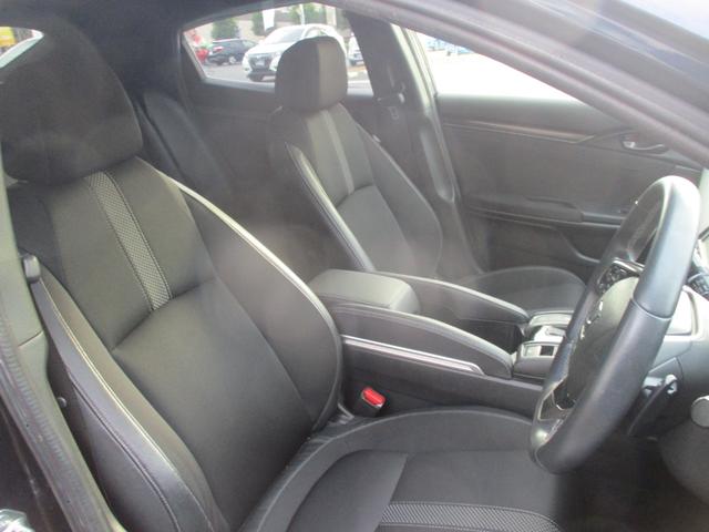 シビック ハッチバック　バックカメラ　ＥＴＣ　衝突被害軽減ブレーキ　シートヒーター　ハーフレザー　純正ナビ　盗難防止装置（4枚目）