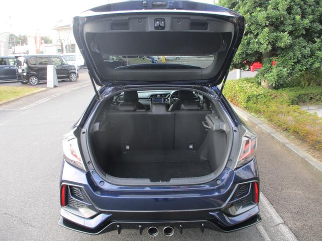 シビック ハッチバック　バックカメラ　ＥＴＣ　衝突被害軽減ブレーキ　シートヒーター　ハーフレザー　純正ナビ　盗難防止装置（9枚目）