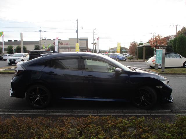 シビック ハッチバック　バックカメラ　ＥＴＣ　衝突被害軽減ブレーキ　シートヒーター　ハーフレザー　純正ナビ　盗難防止装置（13枚目）