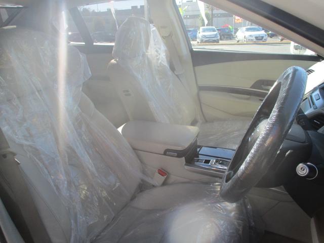 レジェンド ベースグレード 全方位カメラ ETC 純正ナビ 衝突被害軽減ブレーキ 障害物センサー 本革シート 電動シート シートヒーター シートクーラー 前ドライブレコーダー サンルーフ 盗難防止装置(4枚目)