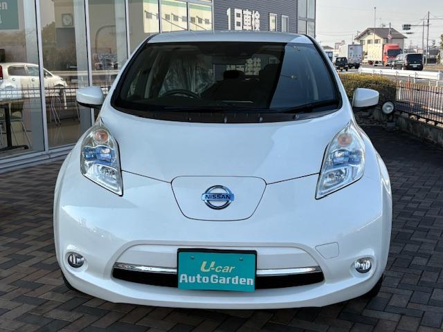リーフ Ｓ（３０ｋｗｈ）　ナビ　バックカメラ　ＴＶ　ＥＴＣ　スマートキー　取扱説明書　メンテナンスノート　フォグライト　純正ホイールキャップ　プライバシーガラス（5枚目）