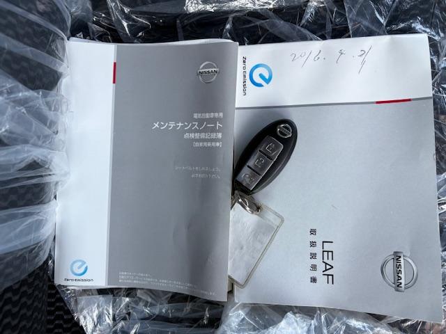 リーフ Ｓ（３０ｋｗｈ）　ナビ　バックカメラ　ＴＶ　ＥＴＣ　スマートキー　取扱説明書　メンテナンスノート　フォグライト　純正ホイールキャップ　プライバシーガラス（25枚目）